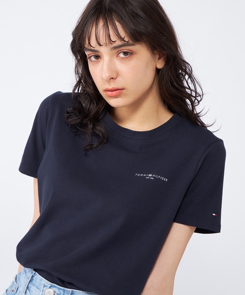 TOMMY HILFIGER(トミーヒルフィガー)の「【オンライン限定】ミニマルロゴTシャツ(Tシャツ/カットソー・レディース・アイボリー/ブルー/ネイビー/ライトグリーン・MEDIUM/SMALL/X-SMALL)」の1枚目の写真