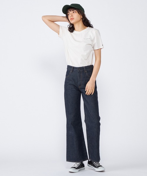 TOMMY HILFIGER(トミーヒルフィガー)の「【オンライン限定】ミニマルロゴTシャツ(Tシャツ/カットソー・レディース・アイボリー/ブルー/ネイビー/ライトグリーン・MEDIUM/SMALL/X-SMALL)」の9枚目の写真