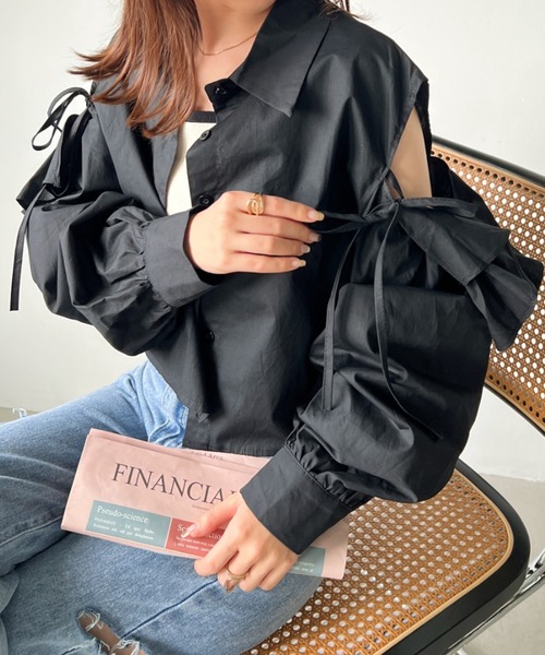 CLEA(クレア)の「ショルダーカットアウト クロップド丈ショートシャツブラウス(シャツ/ブラウス・レディース・ブラック/ホワイト・FREE)」の13枚目の写真
