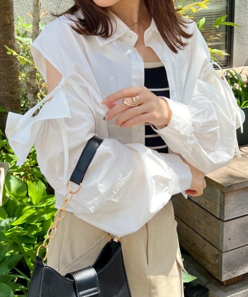 CLEA(クレア)の「ショルダーカットアウト クロップド丈ショートシャツブラウス(シャツ/ブラウス・レディース・ブラック/ホワイト・FREE)」の3枚目の写真