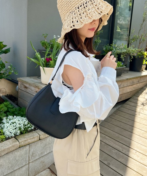 CLEA(クレア)の「ショルダーカットアウト クロップド丈ショートシャツブラウス(シャツ/ブラウス・レディース・ブラック/ホワイト・FREE)」の9枚目の写真