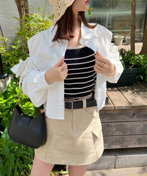 CLEA(クレア)の「ショルダーカットアウト クロップド丈ショートシャツブラウス(シャツ/ブラウス・レディース・ブラック/ホワイト・FREE)」の6枚目の写真