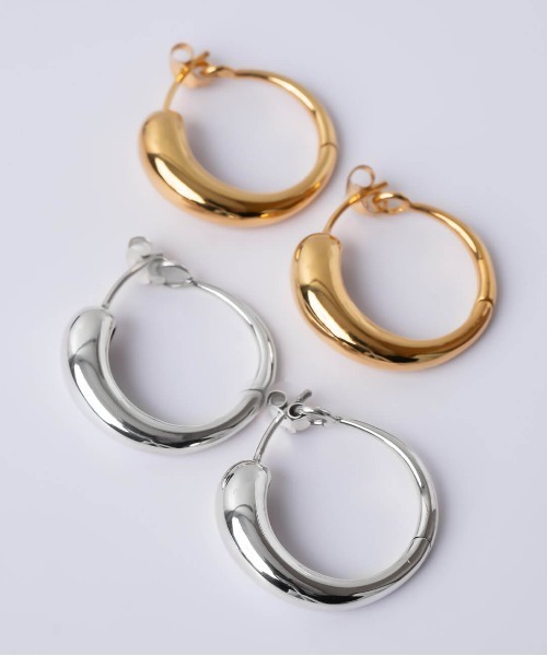 Ops.（オプス）の「ピアス フープピアス ボリューム シルバー925 金属アレルギー対応【micorra ミコラ】大ぶり（ピアス（両耳用）・レディース・シルバー/イエローゴールド・ONE SIZE）」の11枚目の写真