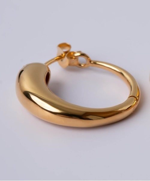 Ops.（オプス）の「ピアス フープピアス ボリューム シルバー925 金属アレルギー対応【micorra ミコラ】大ぶり（ピアス（両耳用）・レディース・シルバー/イエローゴールド・ONE SIZE）」の12枚目の写真