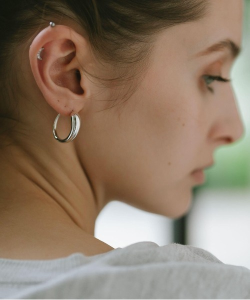 Ops.（オプス）の「ピアス フープピアス ボリューム シルバー925 金属アレルギー対応【micorra ミコラ】大ぶり（ピアス（両耳用）・レディース・シルバー/イエローゴールド・ONE SIZE）」の16枚目の写真