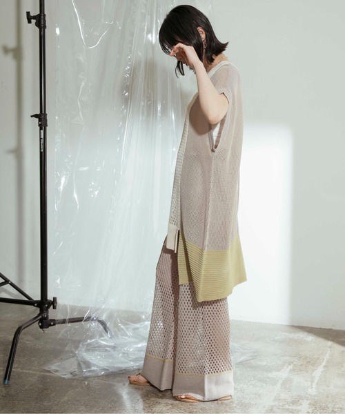 Eimee Law(エイミーロウ)の「メッシュミドル丈ニット(ニット/セーター・レディース・グレイッシュベージュ/ブラック・38)」の21枚目の写真