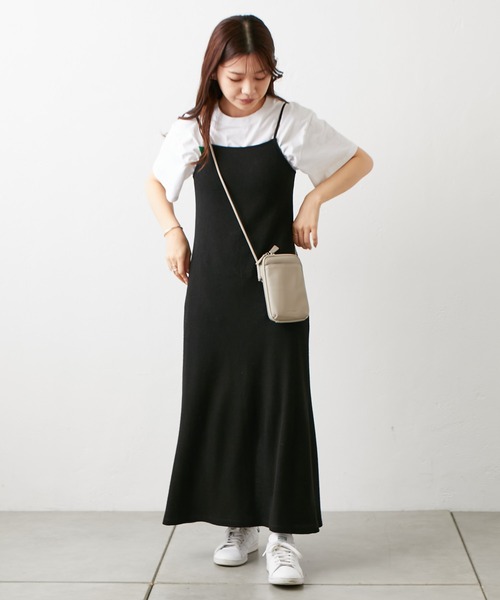 Actually(アクチュアリー)の「シュリンク フェイクレザー スマホショルダー(ショルダーバッグ・レディース・キャメル/ブラック/グレー/ダークグレー/ライトブルー/シルバー/アイボリー・フリー)」の22枚目の写真