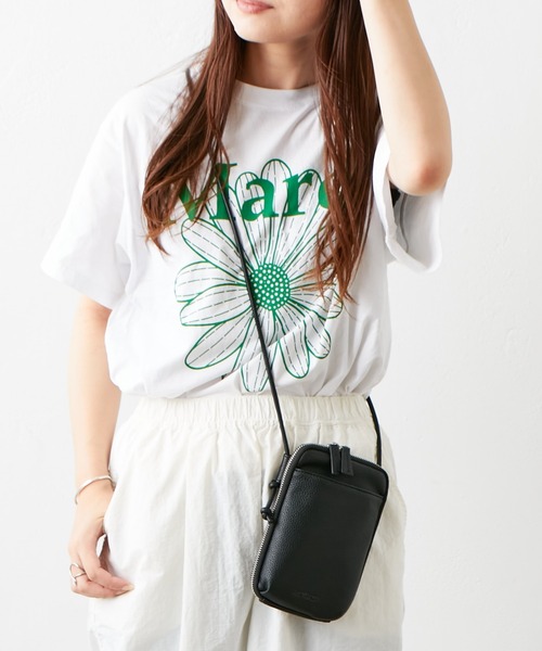 Actually(アクチュアリー)の「シュリンク フェイクレザー スマホショルダー(ショルダーバッグ・レディース・キャメル/ブラック/グレー/ダークグレー/ライトブルー/シルバー/アイボリー・フリー)」の13枚目の写真