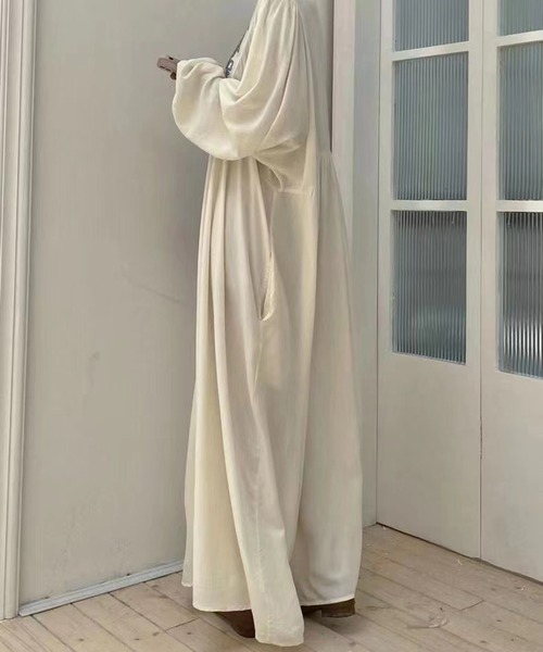 MAISON BREEZE(メゾンブリーズ)の「【MAISON BREEZE】Vネックレースデザインワンピース KNF019(ワンピース・レディース・アイボリー/ブラック・FREE)」の3枚目の写真