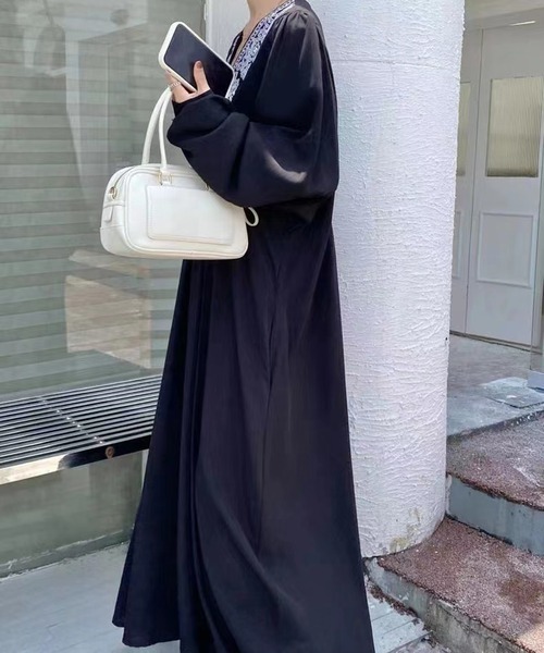 MAISON BREEZE(メゾンブリーズ)の「【MAISON BREEZE】Vネックレースデザインワンピース KNF019(ワンピース・レディース・アイボリー/ブラック・FREE)」の5枚目の写真