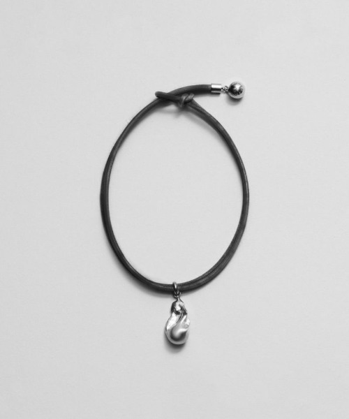 LAPUIS（ラピュイ）の「LAPUIS(ラピュイ)Oyster Leather Choker（チョーカー・レディース・シルバー・FREE）」の3枚目の写真
