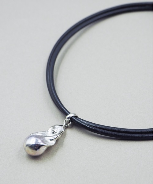 LAPUIS（ラピュイ）の「LAPUIS(ラピュイ)Oyster Leather Choker（チョーカー・レディース・シルバー・FREE）」の4枚目の写真