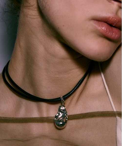 LAPUIS（ラピュイ）の「LAPUIS(ラピュイ)Oyster Leather Choker（チョーカー・レディース・シルバー・FREE）」の8枚目の写真