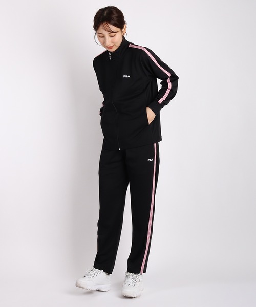 FILA(フィラ)の「FILA スムースジャージ テープ付き ジャージセットアップ レディース(ジャージ・レディース・ネイビー/ピンク/ブラック/チャコール/ピンク系その他/ピンク系その他2/ブラック系その他/ネイビー系・L/M)」の3枚目の写真