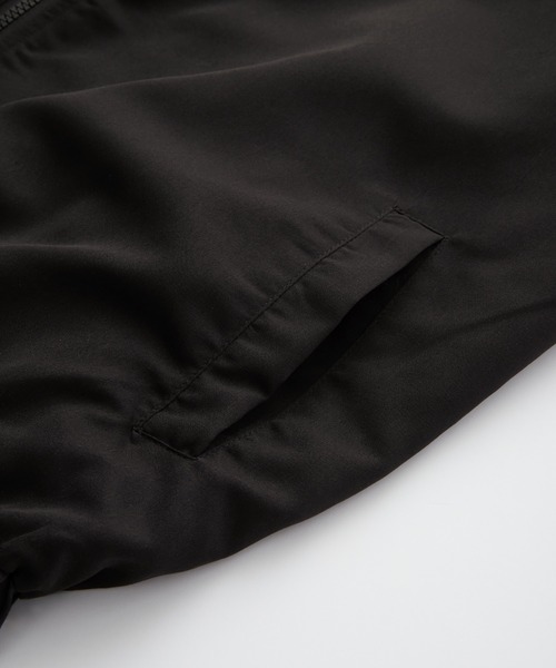 BASQUE magenta（バスクマゼンタ）の「ビッグシルエット切替トラックフルジップブルゾン（ブルゾン・メンズ・ブラック/ブルー・FREE）」の15枚目の写真