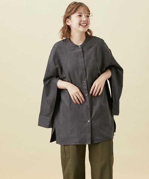 Le temps riche（ルタンリッシュ）の「袖スリットバンドカラーコーデュロイシャツ ＜Le temps riche＞（シャツ/ブラウス・レディース・チャコール/サックスブルー・LL/M/L）」の2枚目の写真