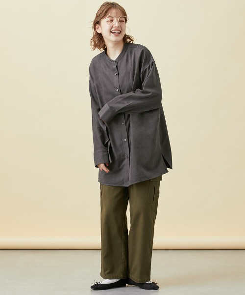 Le temps riche（ルタンリッシュ）の「袖スリットバンドカラーコーデュロイシャツ ＜Le temps riche＞（シャツ/ブラウス・レディース・チャコール/サックスブルー・LL/M/L）」の3枚目の写真