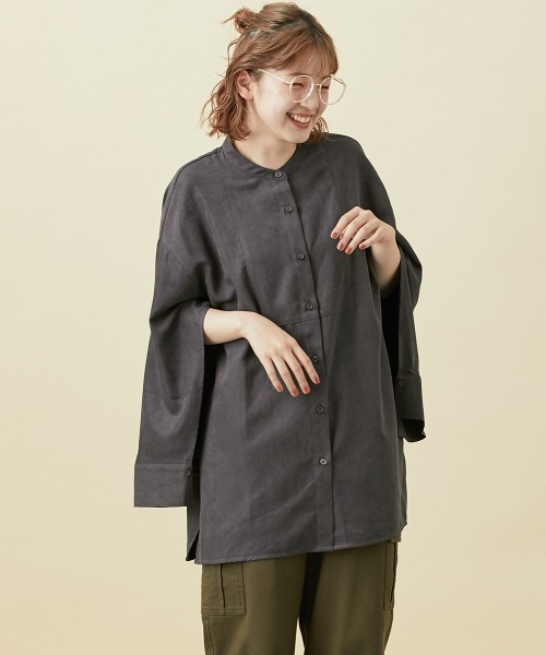 Le temps riche（ルタンリッシュ）の「袖スリットバンドカラーコーデュロイシャツ ＜Le temps riche＞（シャツ/ブラウス・レディース・チャコール/サックスブルー・LL/M/L）」の4枚目の写真