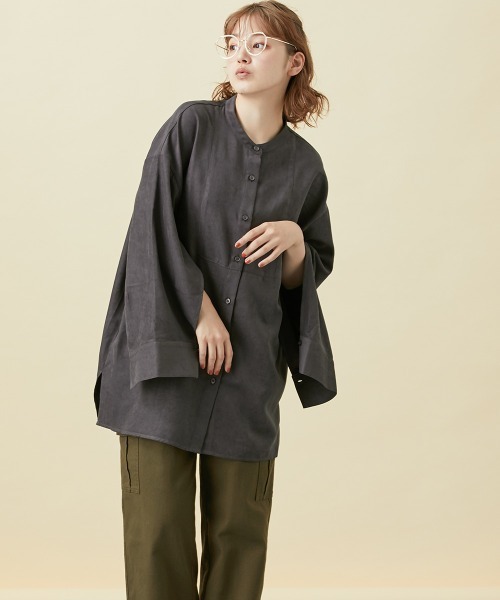 Le temps riche（ルタンリッシュ）の「袖スリットバンドカラーコーデュロイシャツ ＜Le temps riche＞（シャツ/ブラウス・レディース・チャコール/サックスブルー・LL/M/L）」の5枚目の写真