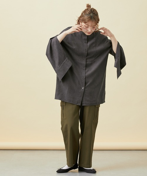 Le temps riche（ルタンリッシュ）の「袖スリットバンドカラーコーデュロイシャツ ＜Le temps riche＞（シャツ/ブラウス・レディース・チャコール/サックスブルー・LL/M/L）」の6枚目の写真