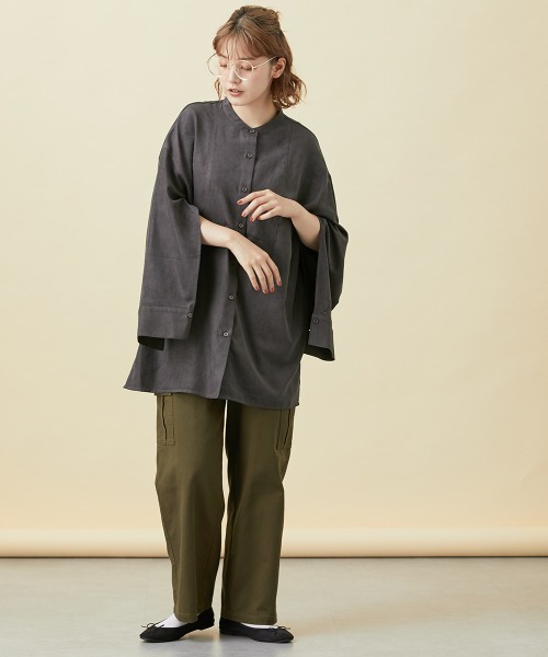 Le temps riche（ルタンリッシュ）の「袖スリットバンドカラーコーデュロイシャツ ＜Le temps riche＞（シャツ/ブラウス・レディース・チャコール/サックスブルー・LL/M/L）」の7枚目の写真