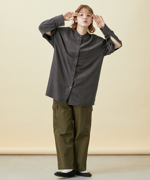 Le temps riche（ルタンリッシュ）の「袖スリットバンドカラーコーデュロイシャツ ＜Le temps riche＞（シャツ/ブラウス・レディース・チャコール/サックスブルー・LL/M/L）」の9枚目の写真