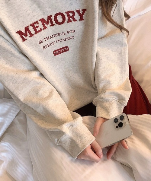 SHEENA（シーナ）の「MEMORYロゴオーバーサイズトレーナー（スウェット・レディース・ライトグレー/ネイビー・M）」の10枚目の写真