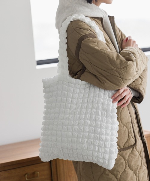 LAKOLE（ラコレ）の「ポコポコトートバッグ / 980171（トートバッグ・レディース・ブラック/ホワイト/ライトグリーン・FREE）」の6枚目の写真