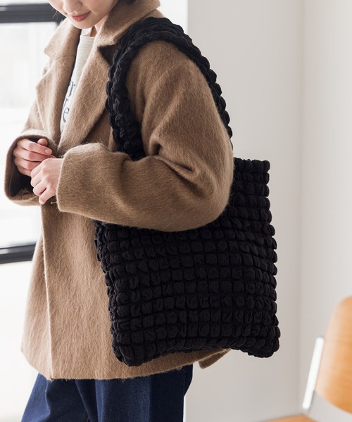 LAKOLE（ラコレ）の「ポコポコトートバッグ / 980171（トートバッグ・レディース・ブラック/ホワイト/ライトグリーン・FREE）」の5枚目の写真