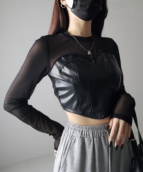 me+em select（ミームセレクト）の「【 ３color 】フェイクレザービスチェドッキングシースルートップス（Tシャツ/カットソー・レディース・カーキ/シルバー/ブラック・FREE）」の7枚目の写真