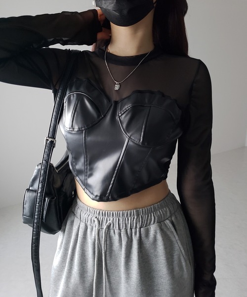 me+em select（ミームセレクト）の「【 ３color 】フェイクレザービスチェドッキングシースルートップス（Tシャツ/カットソー・レディース・カーキ/シルバー/ブラック・FREE）」の9枚目の写真
