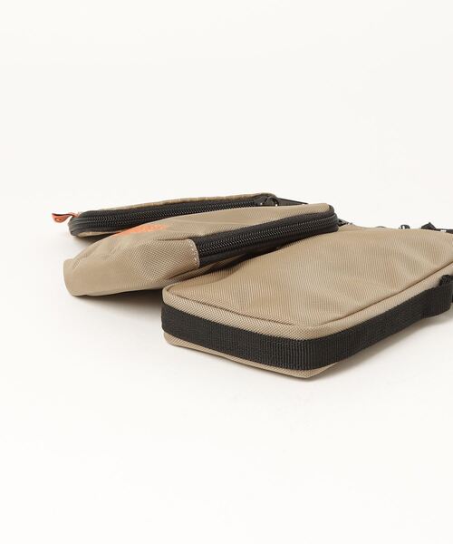 UNIVERSAL OVERALL(ユニバーサルオーバーオール)の「UNIVERSAL OVERALL / MULTI SEIL SHOULDER / UVO-148(ショルダーバッグ・メンズ・ベージュ/ネイビー/ブラック/グリーン/グレー・ONESIZE)」の14枚目の写真