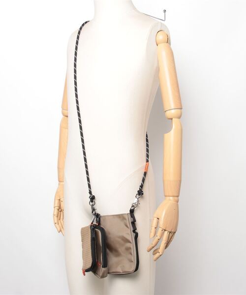 UNIVERSAL OVERALL(ユニバーサルオーバーオール)の「UNIVERSAL OVERALL / MULTI SEIL SHOULDER / UVO-148(ショルダーバッグ・メンズ・ベージュ/ネイビー/ブラック/グリーン/グレー・ONESIZE)」の12枚目の写真