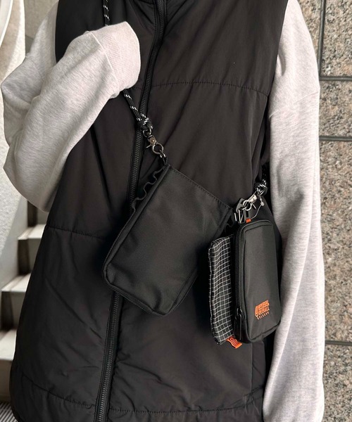 UNIVERSAL OVERALL(ユニバーサルオーバーオール)の「UNIVERSAL OVERALL / MULTI SEIL SHOULDER / UVO-148(ショルダーバッグ・メンズ・ベージュ/ネイビー/ブラック/グリーン/グレー・ONESIZE)」の1枚目の写真