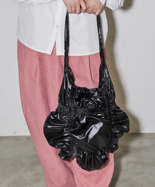 MERLOT（メルロー）の「メタリックラウンドバッグ（ショルダーバッグ・レディース・ホワイト/ブラック/シルバー・FREE）」の8枚目の写真