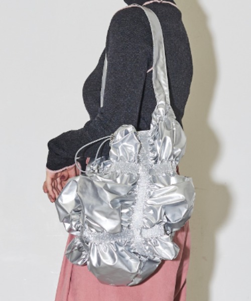MERLOT（メルロー）の「メタリックラウンドバッグ（ショルダーバッグ・レディース・ホワイト/ブラック/シルバー・FREE）」の12枚目の写真