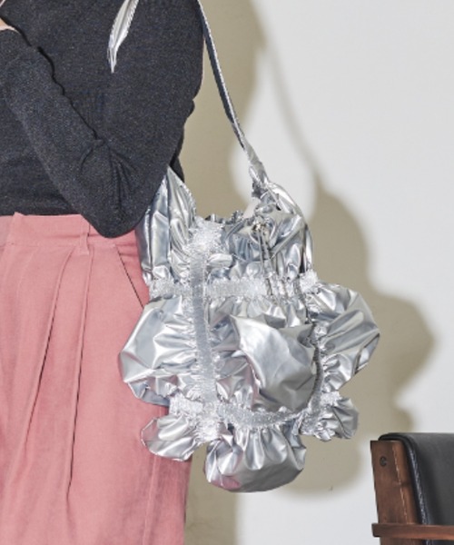 MERLOT（メルロー）の「メタリックラウンドバッグ（ショルダーバッグ・レディース・ホワイト/ブラック/シルバー・FREE）」の15枚目の写真