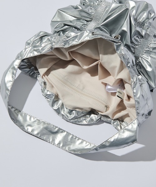 MERLOT（メルロー）の「メタリックラウンドバッグ（ショルダーバッグ・レディース・ホワイト/ブラック/シルバー・FREE）」の18枚目の写真