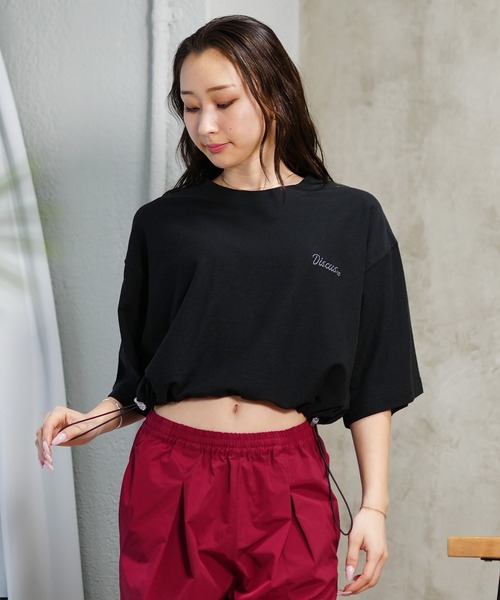 DISCUS ATHLETIC(ディスカス アスレチック)の「DISCUS ATHLETIC/ディスカスアスレチック Tシャツ 半袖 梨地 裾ドロスト ワンポイント ロゴ 刺繍 4287-1976(Tシャツ/カットソー・レディース・ブラック/アイボリー/サックスブルー/ライトグリーン/コーラルピンク・FREE)」の3枚目の写真