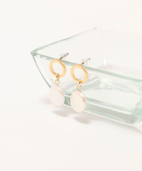 NOLLEY’S(ノーリーズ)の「ラウンド淡水パールリングピアス(ピアス(両耳用)・レディース・ゴールド・FREE)」の1枚目の写真