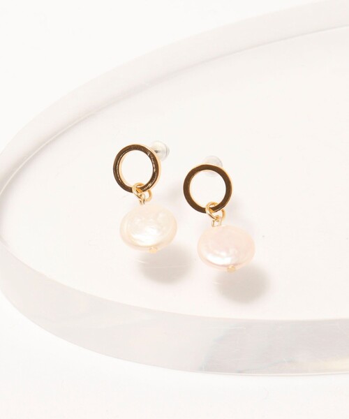 NOLLEY’S(ノーリーズ)の「ラウンド淡水パールリングピアス(ピアス(両耳用)・レディース・ゴールド・FREE)」の2枚目の写真