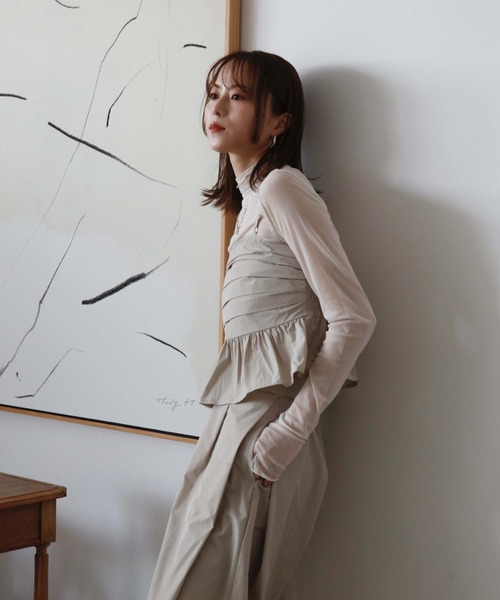 Reurie'（レウリィ）の「オリジナルペプラムキャミビスチェ / original peplum cami bustier 【セットアップ対応】 キャミソール ノースリーブ ベアトップ バックゴム ナイロン アイボリー チャコールグレー カーキ setup ビスチェトップス ビスチェキャミ フリル フレア（チューブトップ・レディース・アイボリー/カーキ/チャコールグレー/ブルー・FREE）」の11枚目の写真