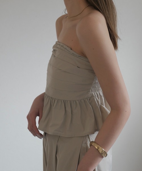 Reurie'（レウリィ）の「オリジナルペプラムキャミビスチェ / original peplum cami bustier 【セットアップ対応】 キャミソール ノースリーブ ベアトップ バックゴム ナイロン アイボリー チャコールグレー カーキ setup ビスチェトップス ビスチェキャミ フリル フレア（チューブトップ・レディース・アイボリー/カーキ/チャコールグレー/ブルー・FREE）」の15枚目の写真