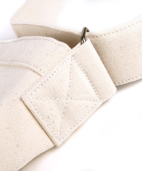 UNIVERSAL OVERALL（ユニバーサルオーバーオール）の「UNIVERSAL OVERALL SOLID COLOR NEWSPAPER BAG（ショルダーバッグ・メンズ・ブラック/ホワイト・FREE）」の5枚目の写真