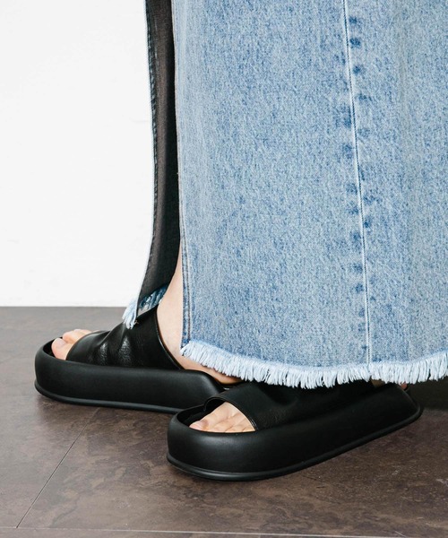 KBF（ケイビーエフ）の「スライドサンダル（サンダル・レディース・ブラック/イエロー・24/23.5/23）」の3枚目の写真