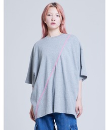 big logo big tee