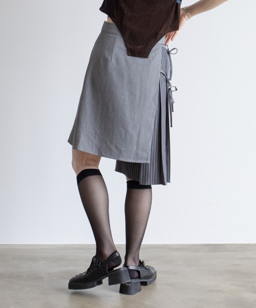 VACANCY（ヴァカンシー）の「レイヤードプリーツキュロットパンツ（その他パンツ・レディース・グレー/ブラック・MEDIUM/LARGE）」の8枚目の写真