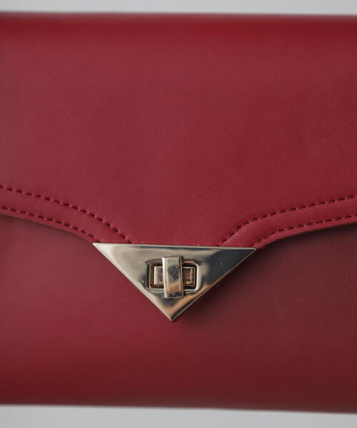 FREE'S MART（フリーズマート）の「◆レトロカーブバッグ（ショルダーバッグ・レディース・ブラック/レッド・ﾌﾘ-）」の4枚目の写真