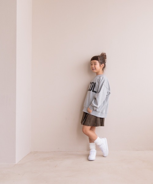 LOWRYS FARM(ローリーズファーム)の「BIGロゴプルオーバーLS 142507(Tシャツ/カットソー・キッズ・ネイビー/オレンジ/パープル/グレー・110cm/120cm/130cm/140cm/150cm)」の15枚目の写真