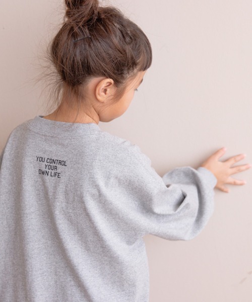 LOWRYS FARM(ローリーズファーム)の「BIGロゴプルオーバーLS 142507(Tシャツ/カットソー・キッズ・ネイビー/オレンジ/パープル/グレー・110cm/120cm/130cm/140cm/150cm)」の17枚目の写真